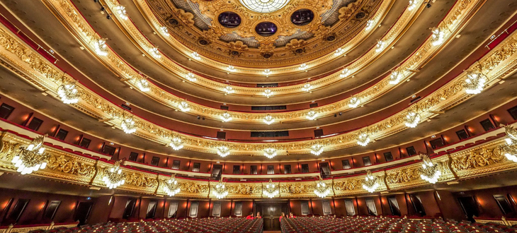 El Gran Teatre Del Liceu Se Prepara Para Abrir Sus Puertas Al Siglo XXI, Barcelona